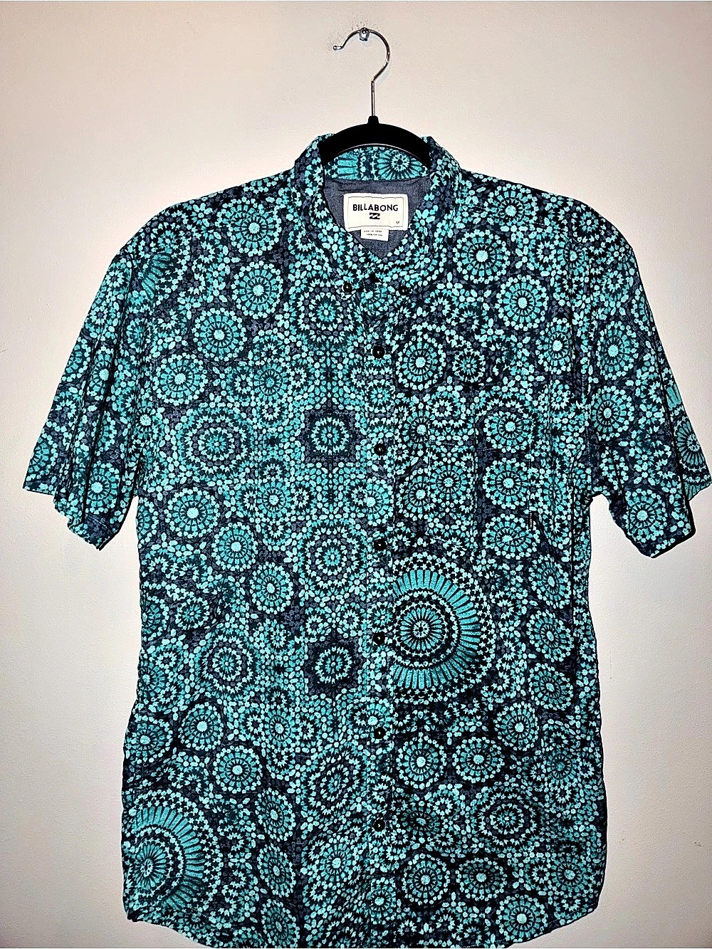 Billabong Men's Geometric Short Sleeve Shirt Size Medium resort wear luxury